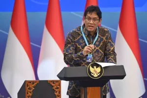 Purbaya Yudhi Sadewa, Menteri Keuangan Indonesia, sedang memberikan pidato kebijakan fiskal.