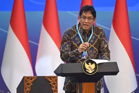 Purbaya Yudhi Sadewa, Menteri Keuangan Indonesia, sedang memberikan pidato kebijakan fiskal.