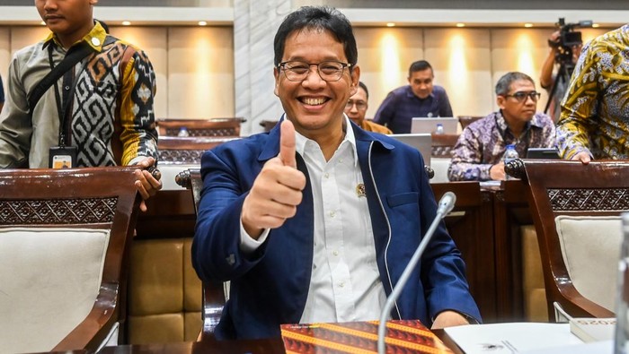 Banner Purbaya Yudhi Sadewa Tolak Bayar Utang Kereta Cepat